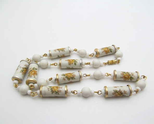 Vintage Porcelain Yellow Flower Barrel & Lucite Bead Ball Link Chain Necklace