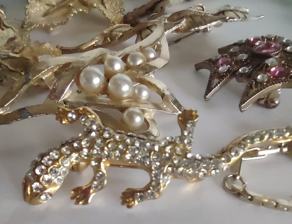 Costume Jewelry Lot Many Signed Kremenz Sancrest Dorsons BSK Monet Park Lane +