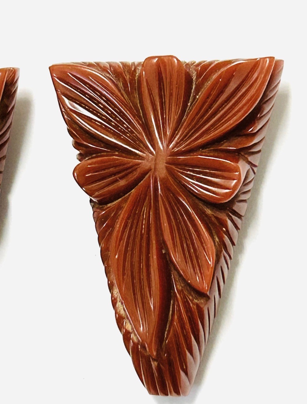 Vintage Pair Of Art Deco Carved Flower Brown Bakelite Dress Clip Tested Estate