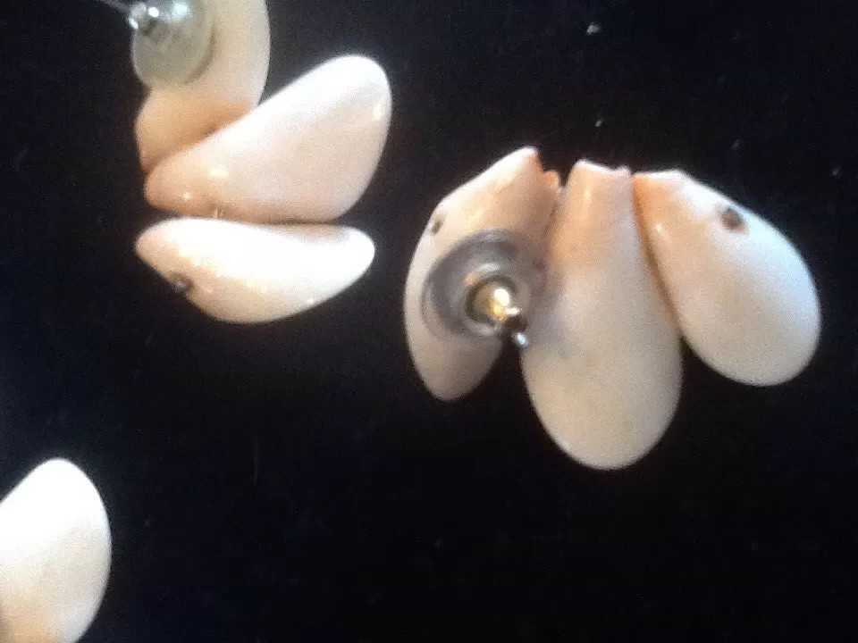 Pre-Owned Shell & MOP FLOWER PIN / Matching Earrings