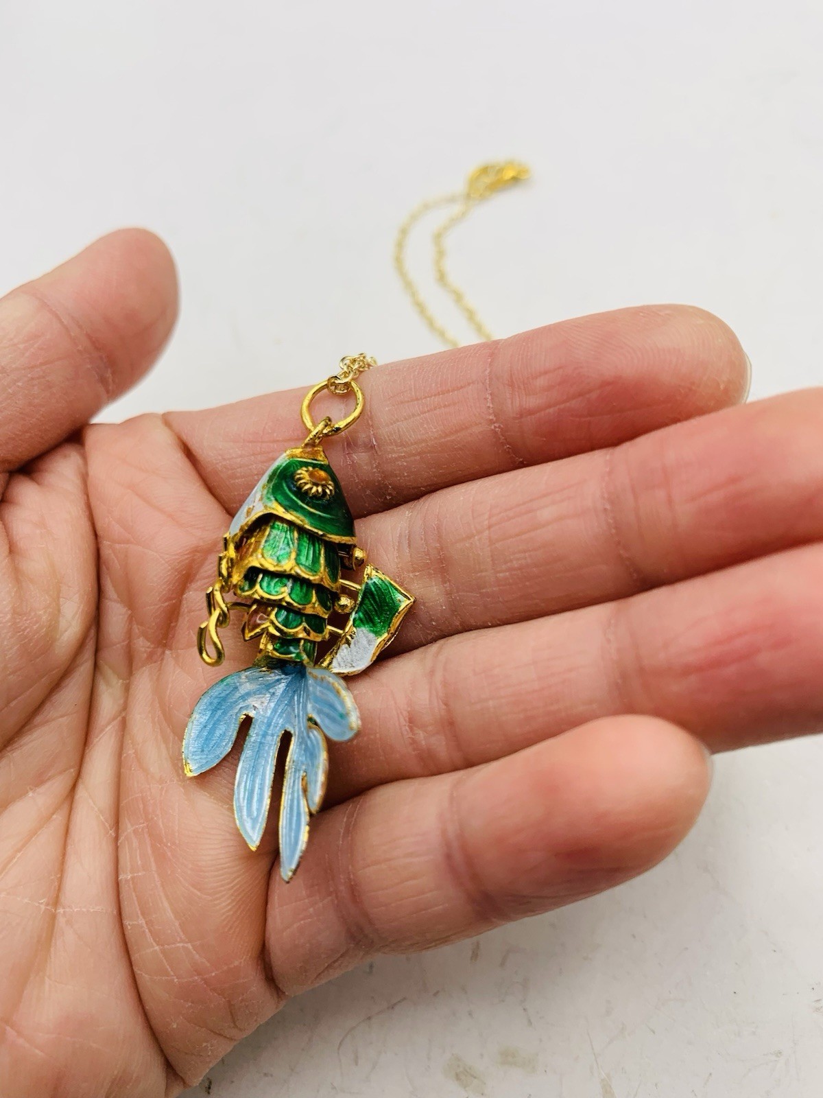 Vintage Lucky Asian Chinese Enamel Articulated Green Gold Tone Fish 16” Necklace
