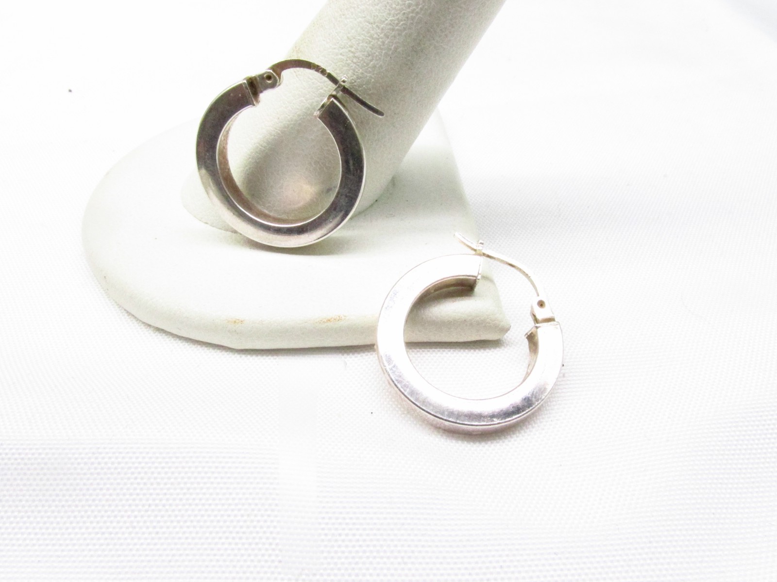 Stunning Sterling Silver Hollow Hoop Pierced Earrings .75 Inches Wide #544