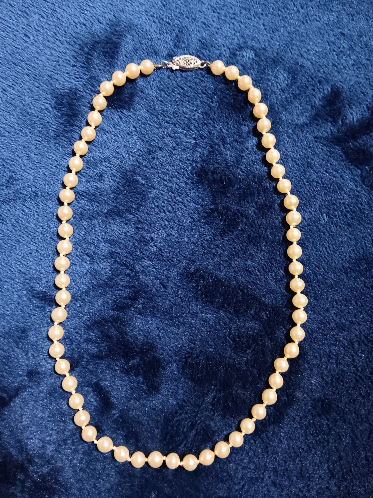 Beautiful 17″ Champagne Faux Pearl Knotted Necklace 925 Clasp