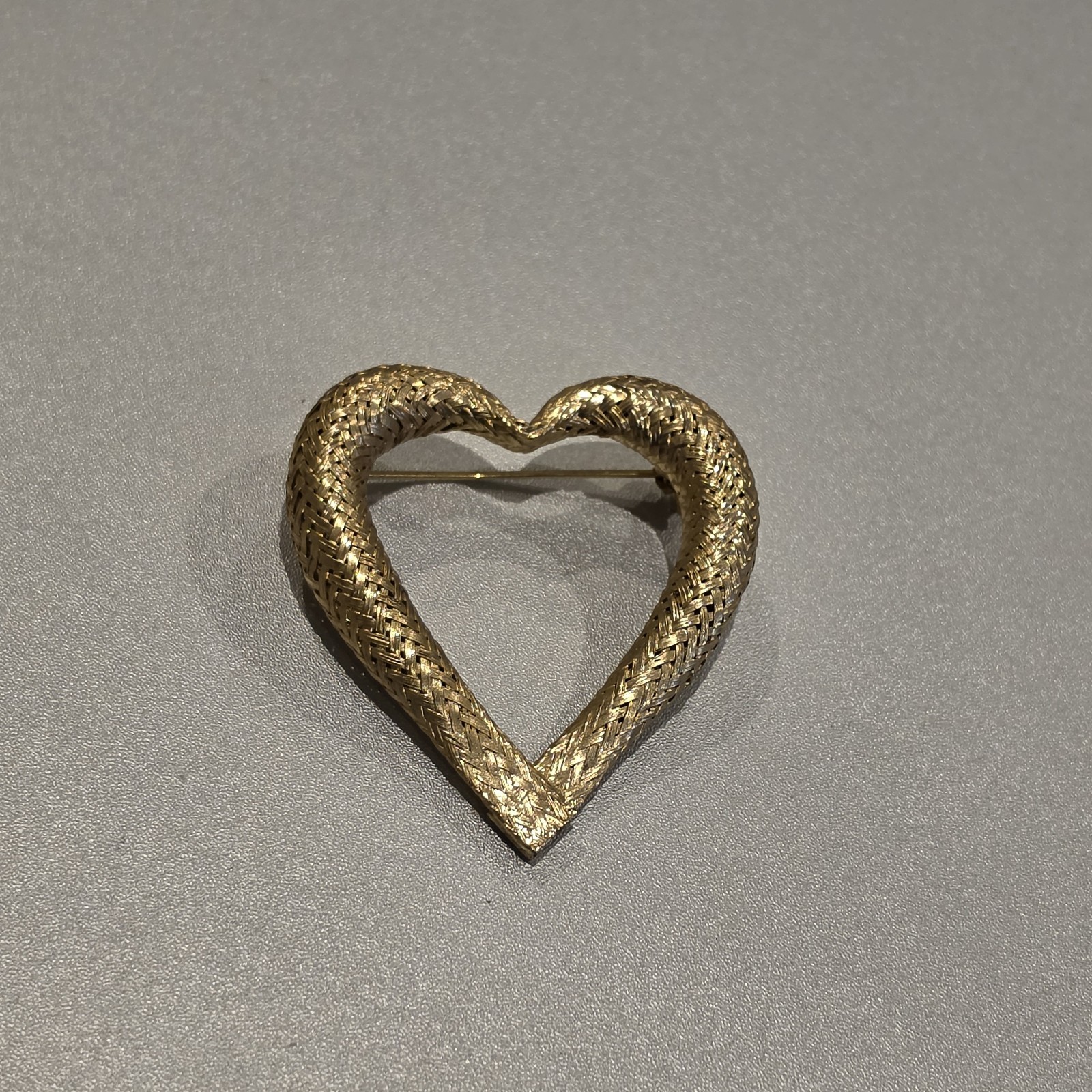 Vintage Gold Tone Woven Heart Brooch Pin Openwork Braided Mesh Heart Pin