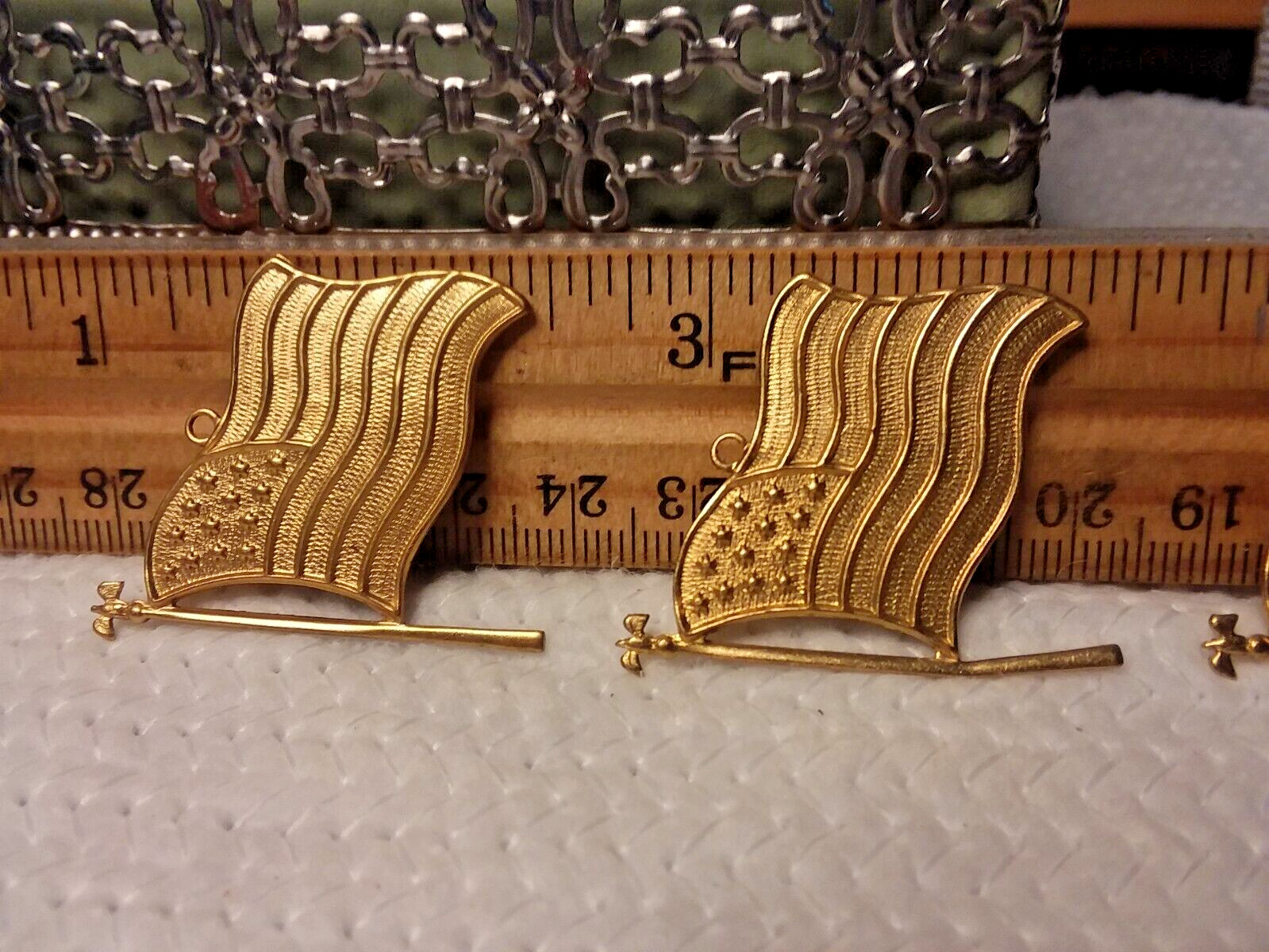 4PCS 1.5″ Flag Brass Stamping Pendant 01-01-2024 NOS