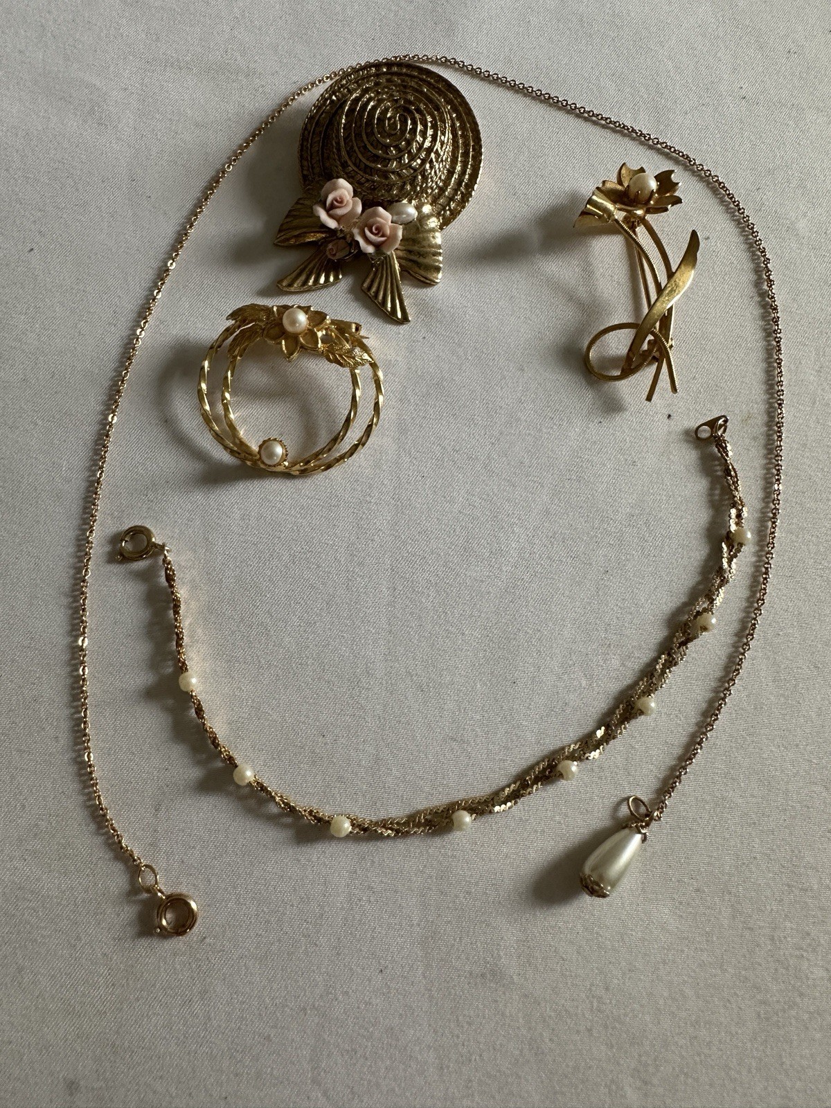 vintage faux pearl jewelry lot Necklace Bracelet Brooch Gold Tone