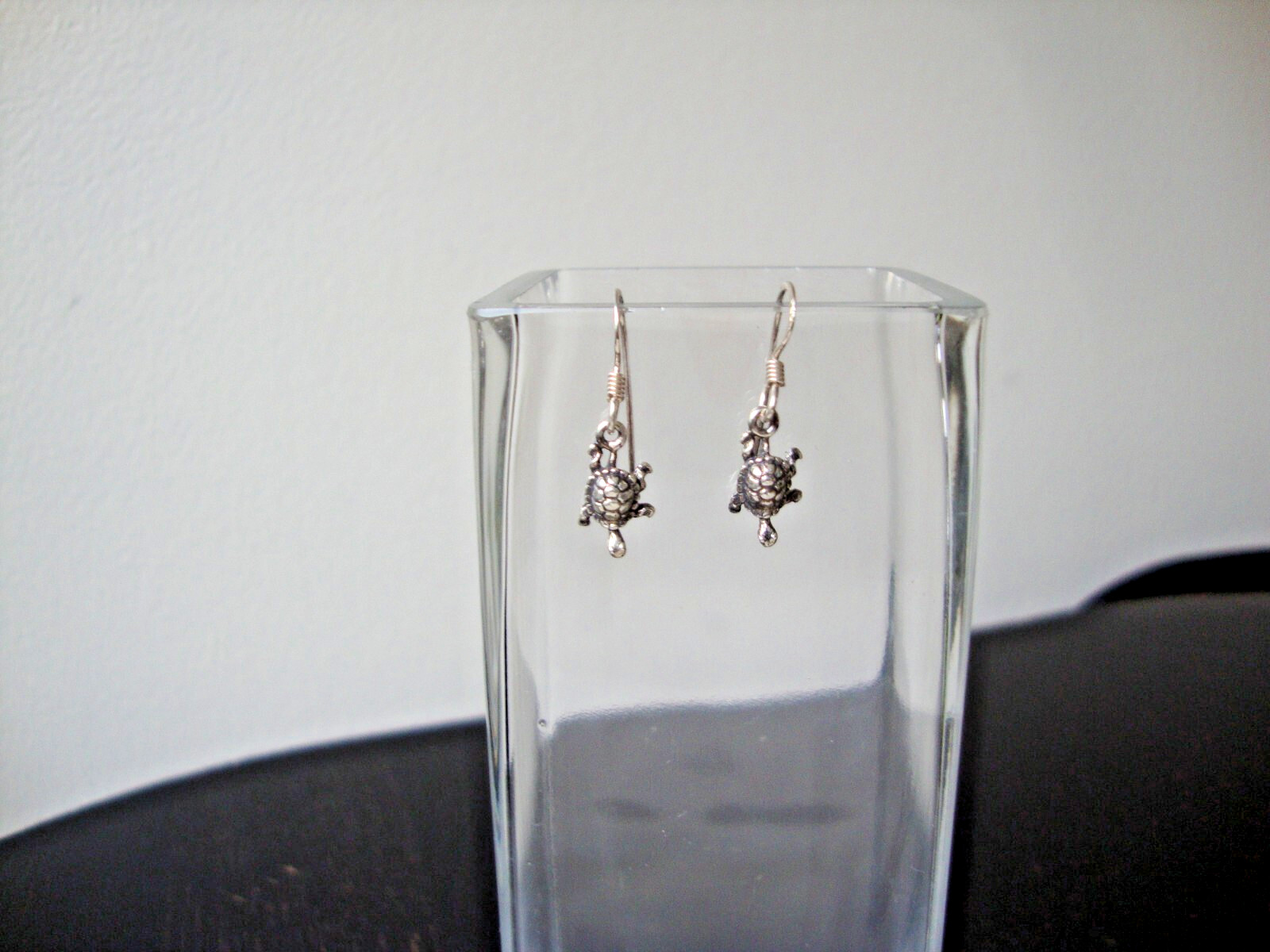 VINTAGE TINY TORTOISE STERLING SILVER STAMPED 925 DANGLE/DROP HOOK EARRINGS