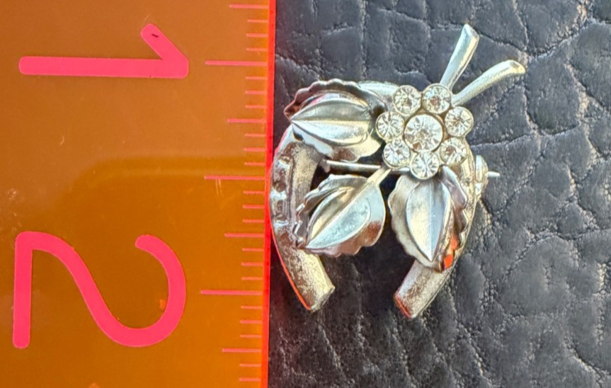 Vintage silver tone lucky horseshoe pin brooch with rhinestone flower equestrian