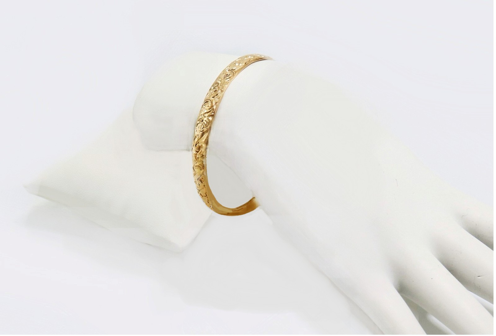 Vintage Hawaiian Bangle Bracelet – Quality 14K Gold Filled Etched Floral Texture
