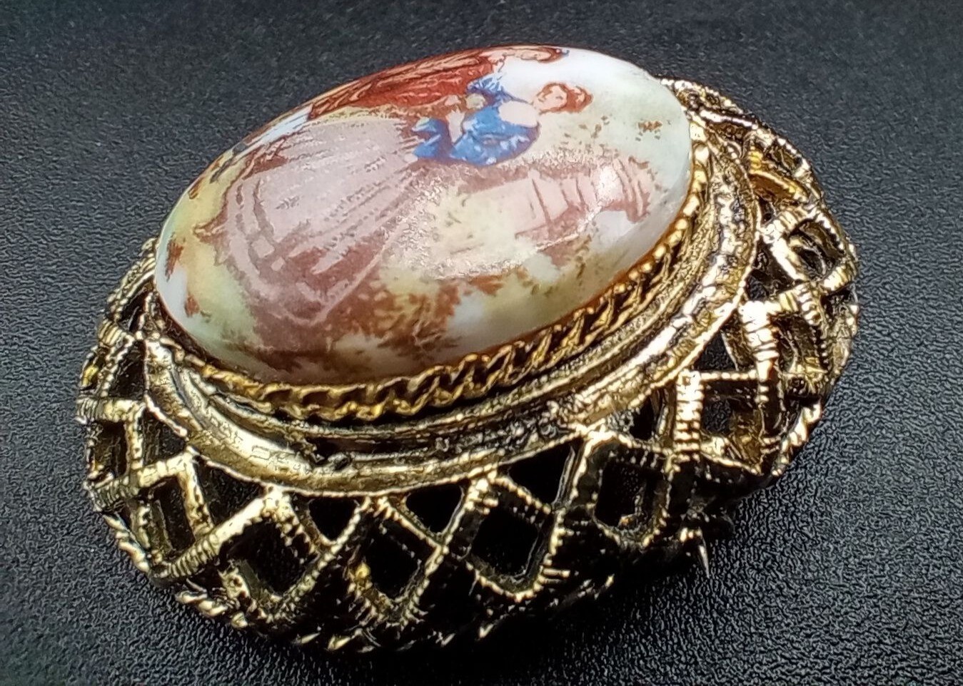 Pendant Necklace Brooch Set Vintage Germany Courting Scene 21 In Gold Tone Chain