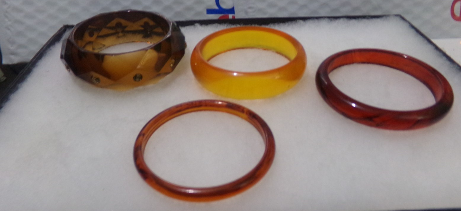 VINTAGE BROWN & ORANGE LUCITE BANGLE BRACELET LOT OF 4