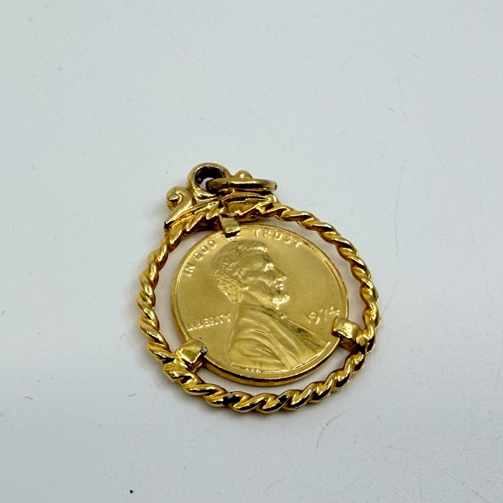 Vintage 1974 Abraham Lincoln One Cent Coin Pendant Gold Tone Twisted Rope Bezel