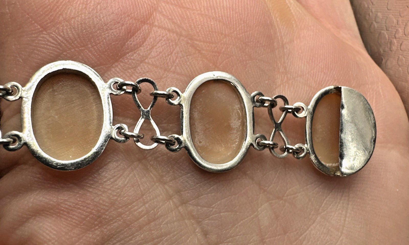 Vtg Stunning Cameo Shell Sterling Silver Bracelet 8″ 13.4g Made in Naples Italy