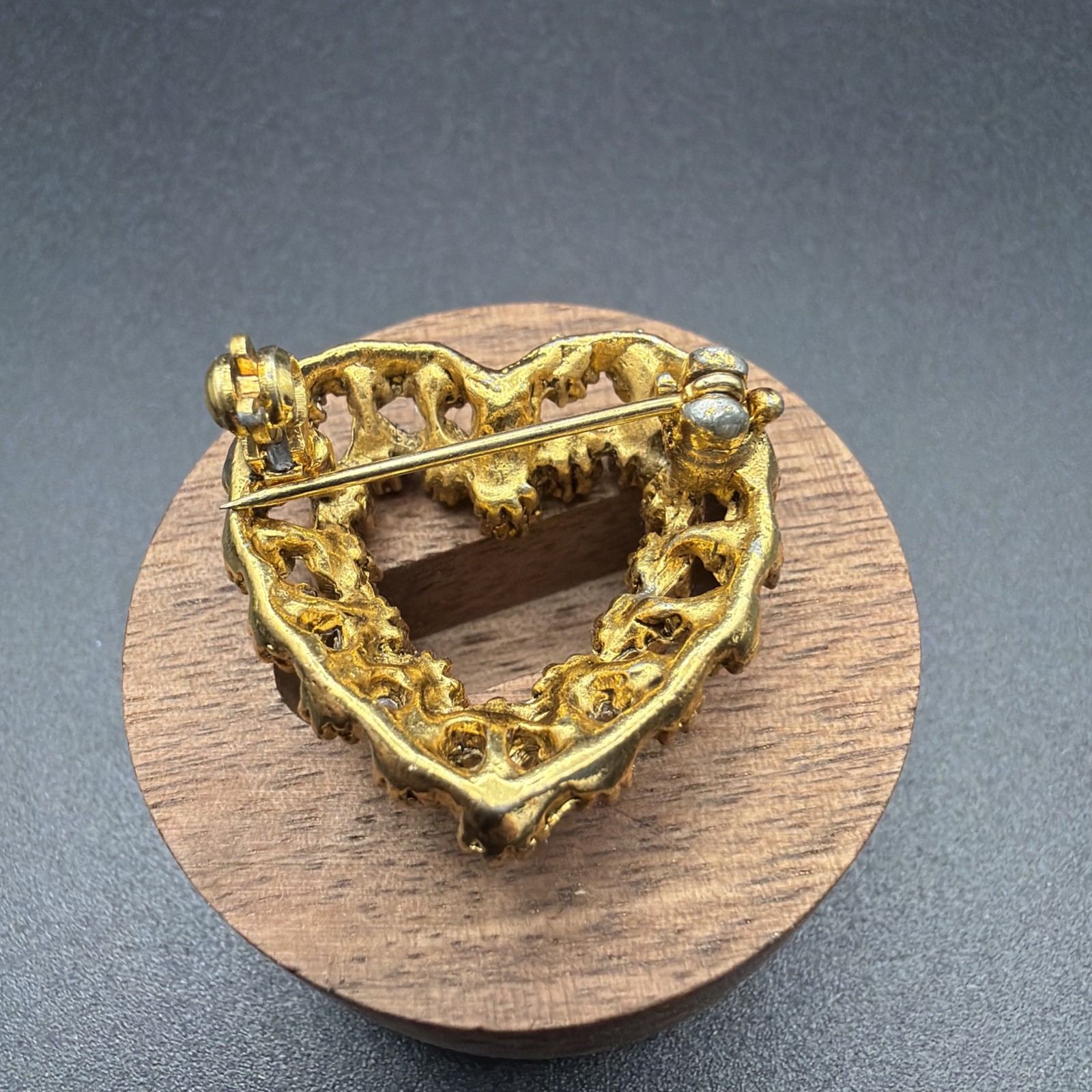 586. Vintage Two Tiered Red Heart Brooch. Gold Tone Metal Alloy.