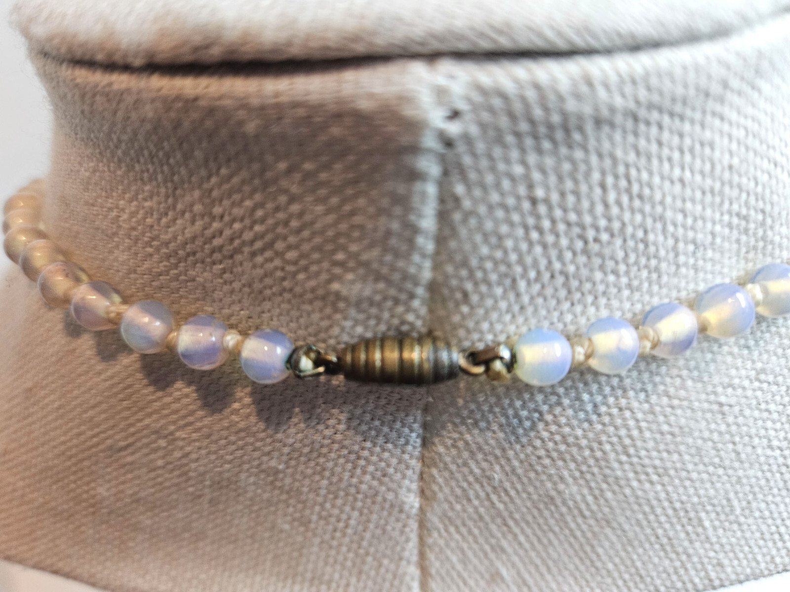 Antique Vintage OPALINE OPALESCENT GLASS Graduated BEAD NECKLACE 32″
