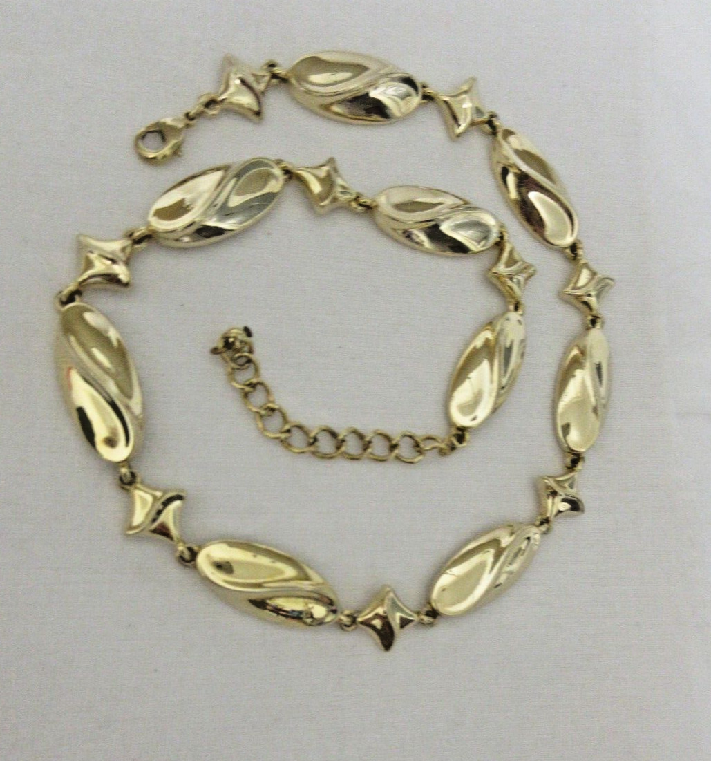 Vintage Gold Tone Patterned Oval Link Collar Necklace- No metal wear
