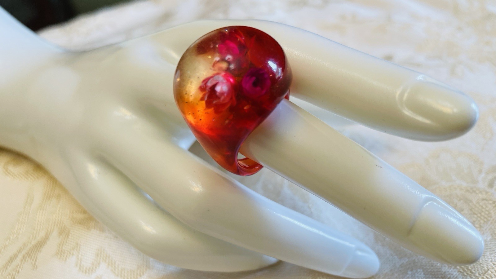 Lucite Resin Ring Encased Flowers Size 8 Pink Orange Translucent Groovy