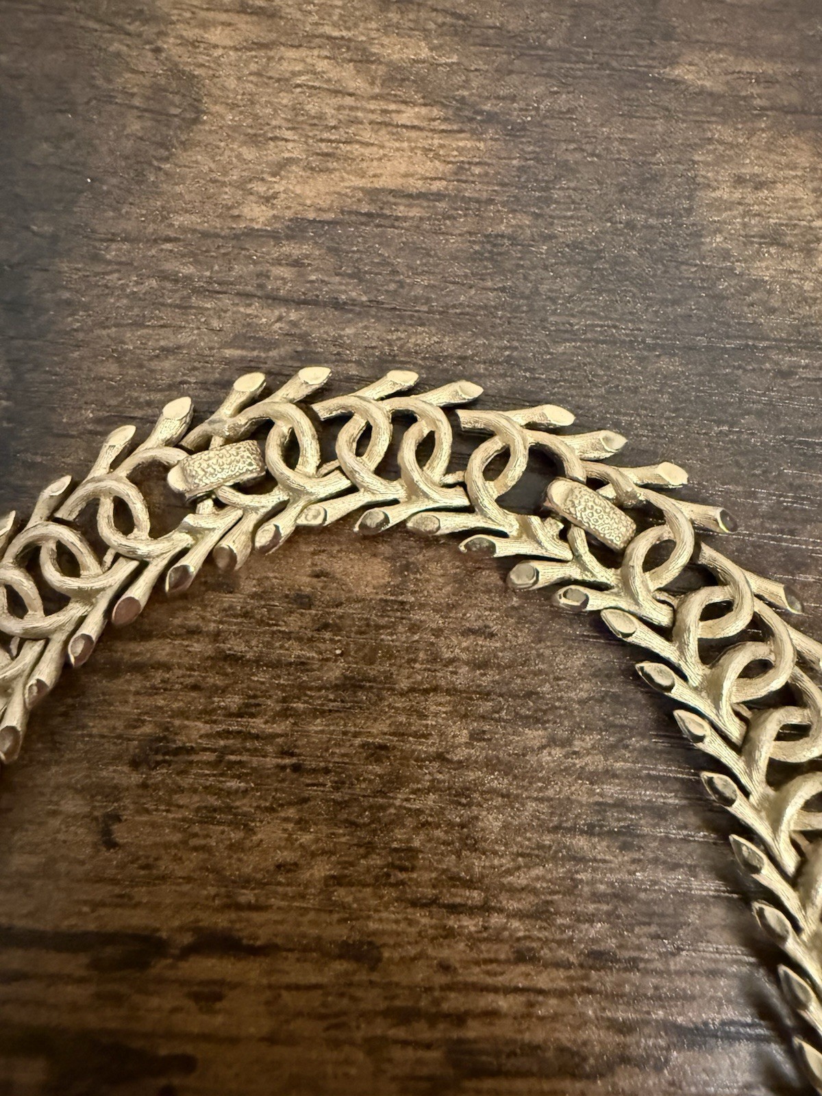 CROWN TRIFARI Link necklace Signed textured vine GOLD Tone Metal Vtg Jewelry
