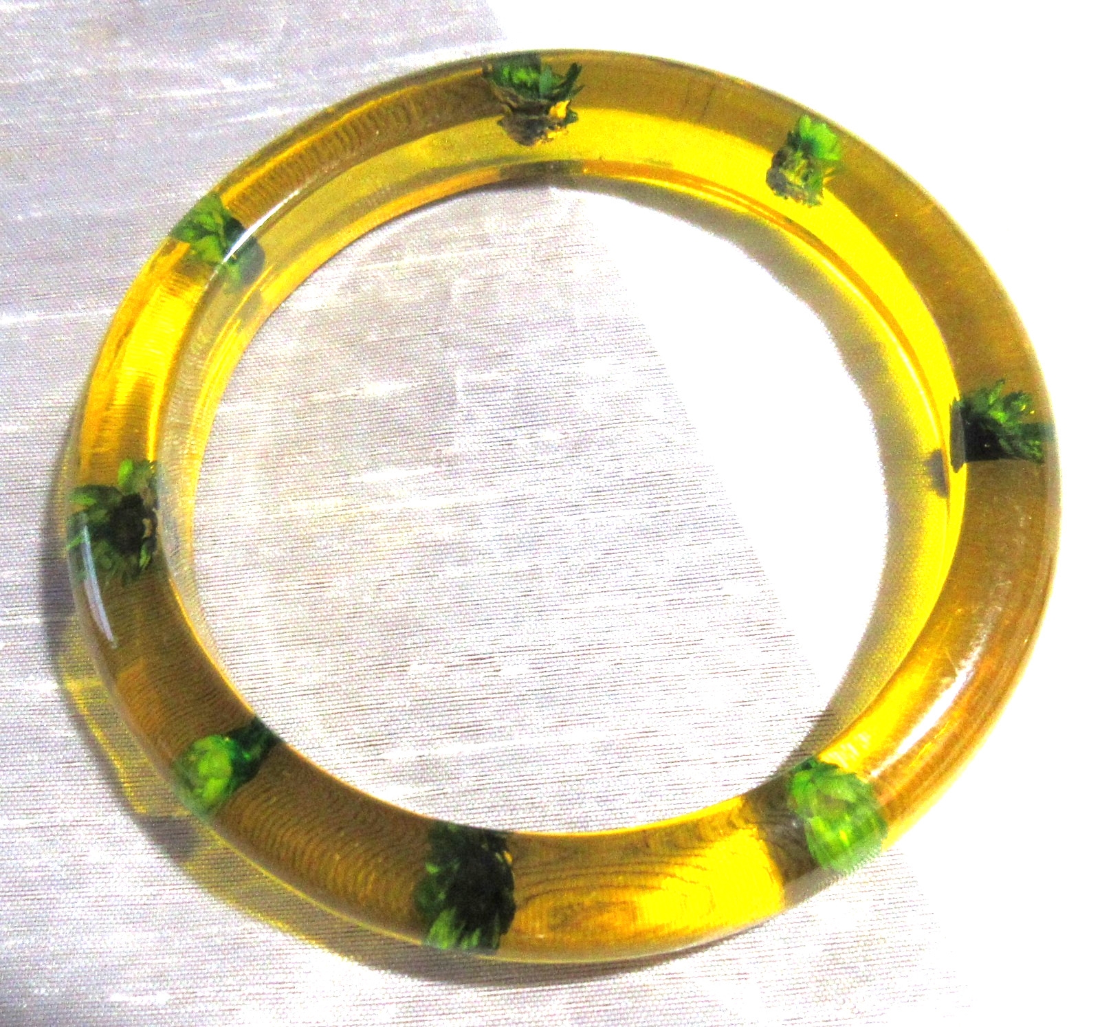 Vintage Applejuice Tone Celluloid & Spinach Bangle Bracelet 8″