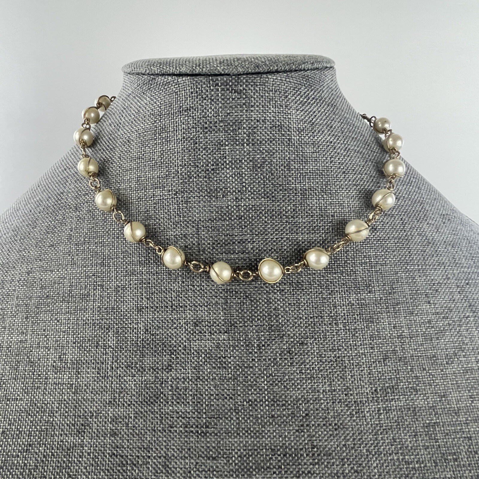 Sarah Coventry Gold Tone Wire Wrapped Faux Pearl Necklace 18″Vintage