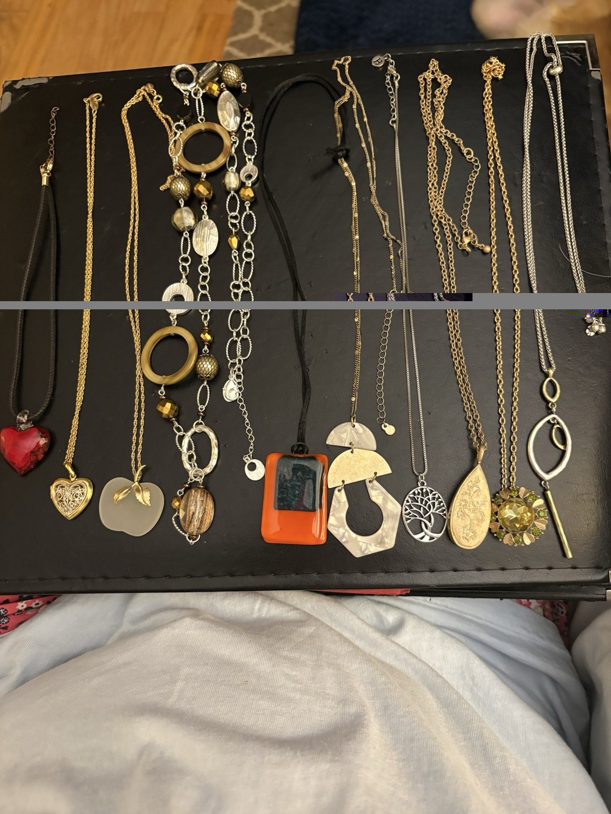 Lot of unbranded costume jewelry necklaces
