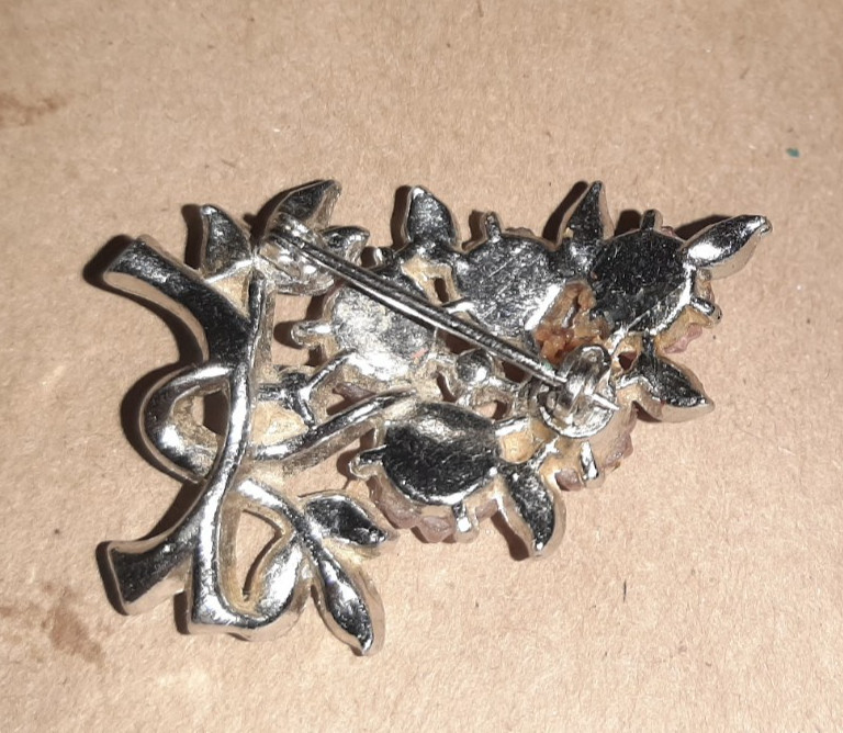 Unsigned PINK MOLDED GLASS Flowers Brooch