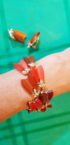 VTG. Lisner Red Thermoset Bracelet And Clip on Earrings Set