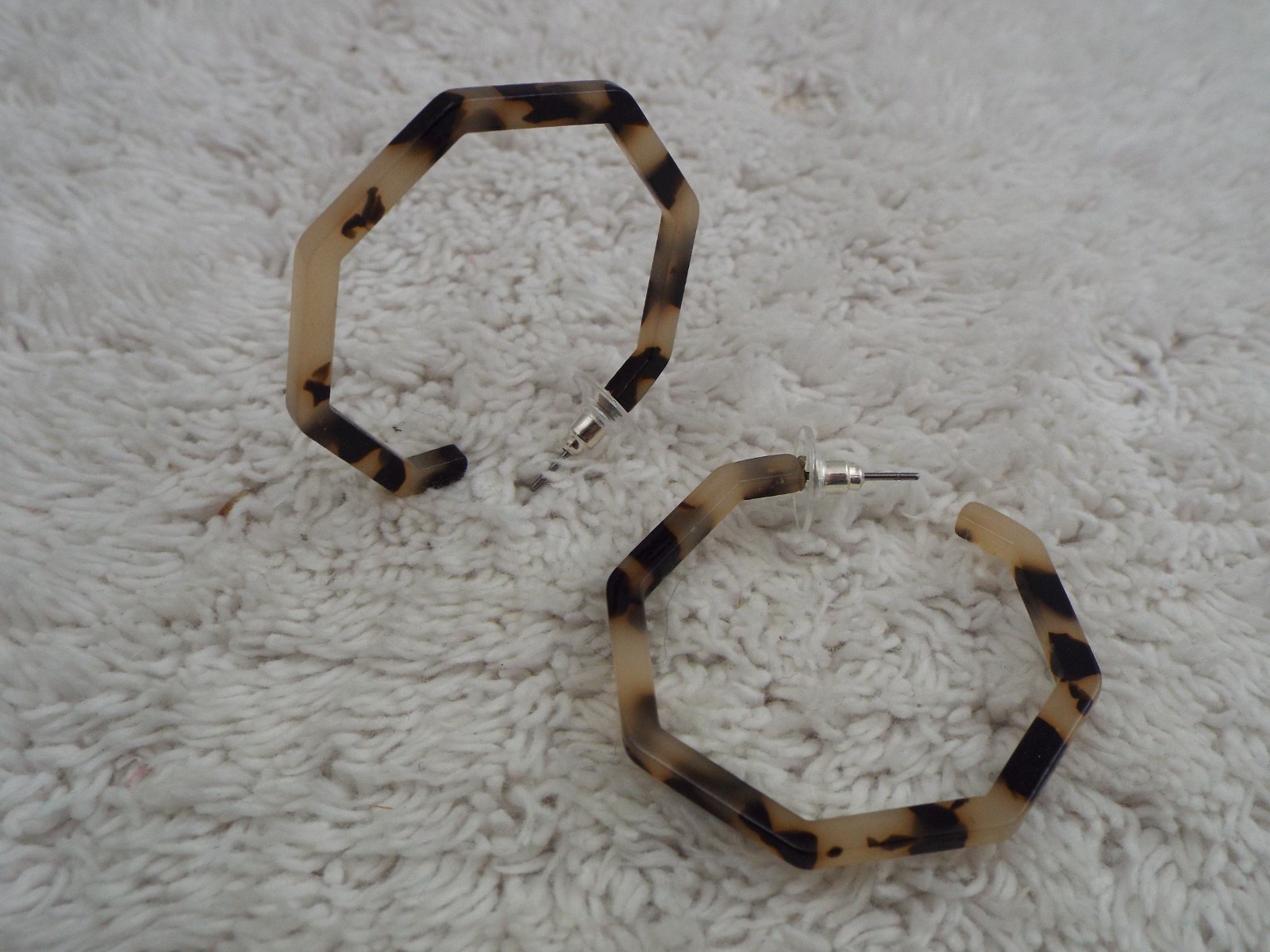 Tortoise Acrylic Hoop Pierced Earrings (J47)