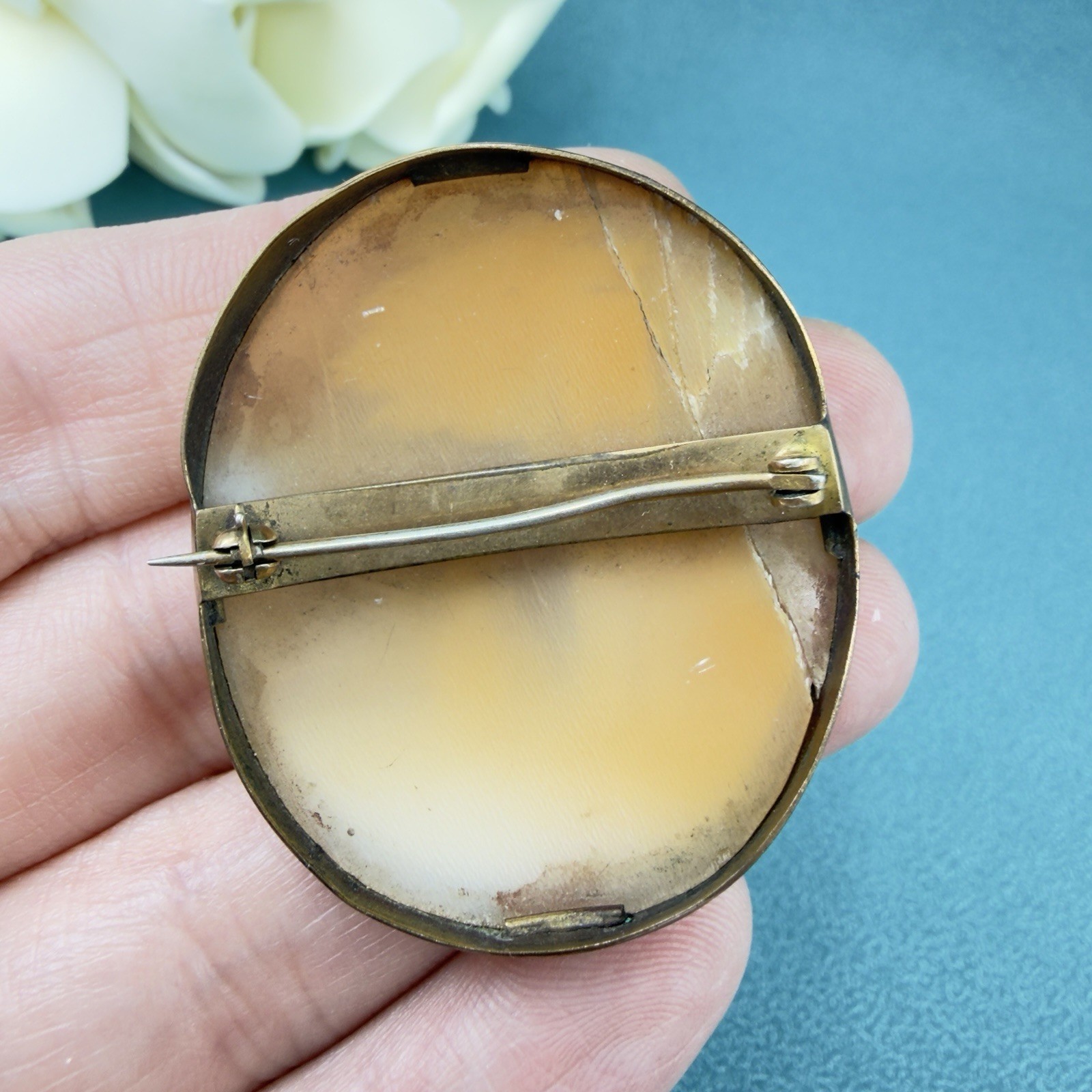 Antique VICTORIAN Carved Scenic Rebecca At The Well Shell CAMEO Brass Brooch Pin