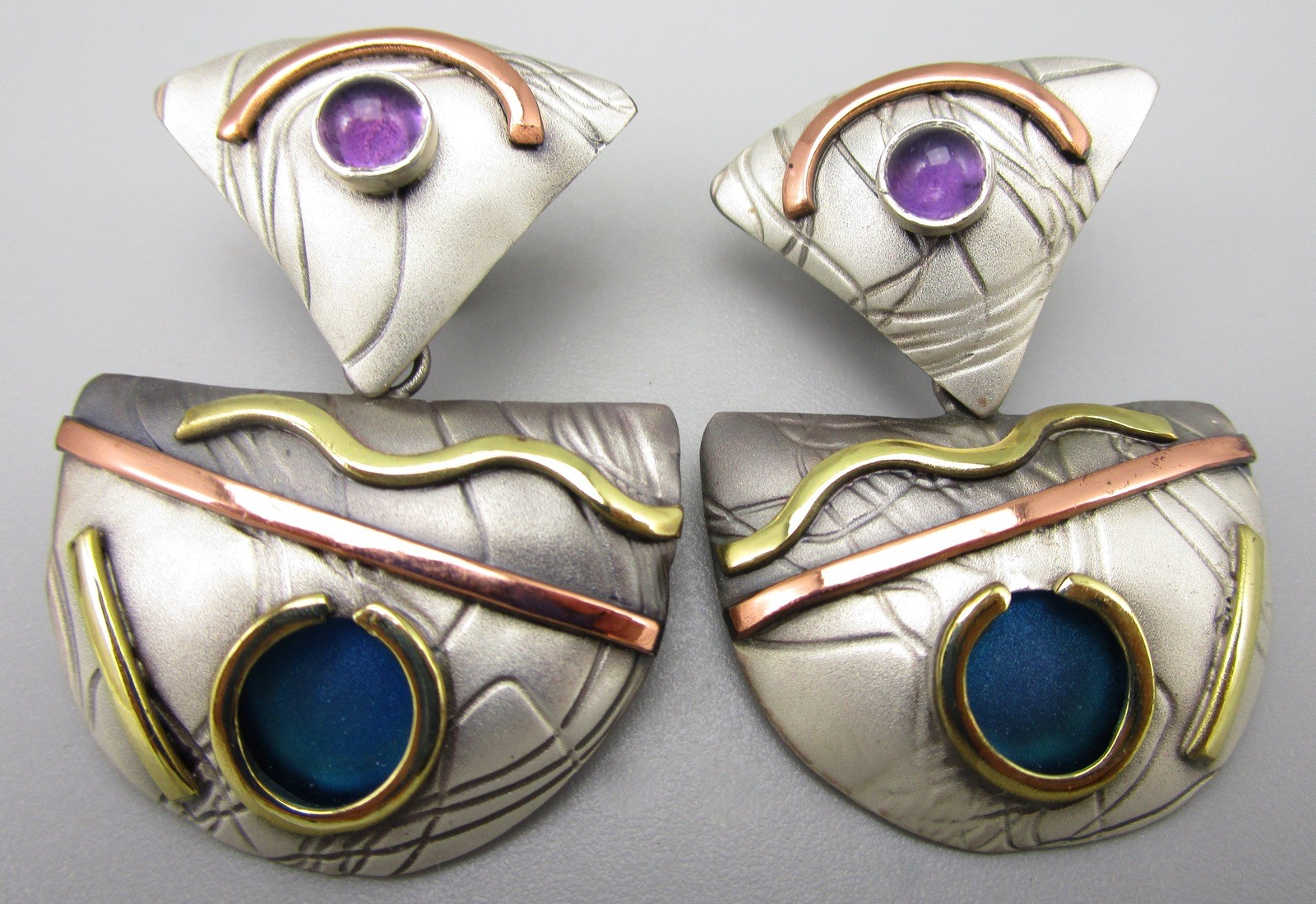 UNUSUAL SUSAN MARIA BUCKLEY STERLING AMETHYST MODERNIST BROOCH & EARRINGS SET 
