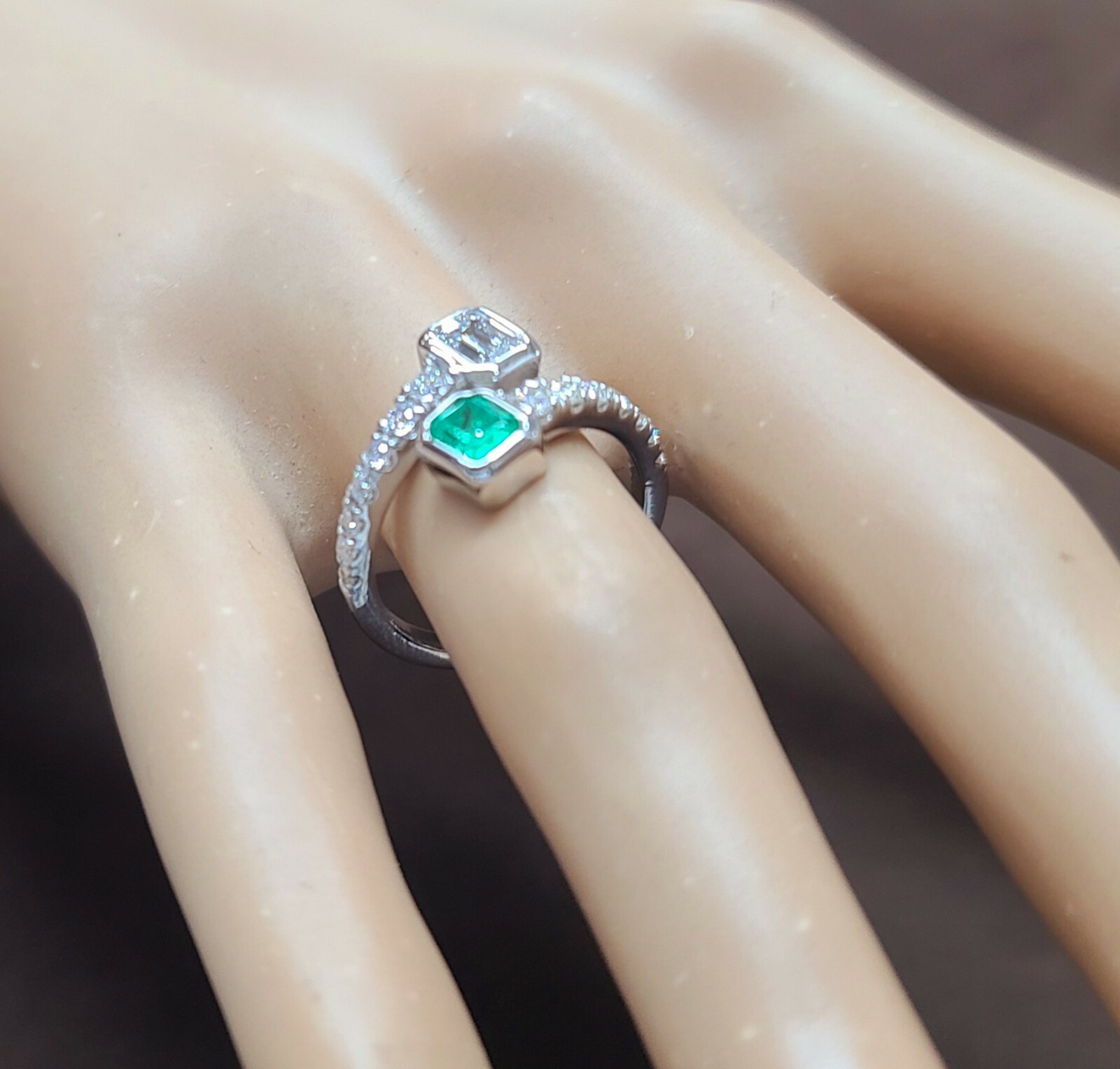 14k White Gold toi et moi ring 0.82CT. Diamond Natural Green Emerald