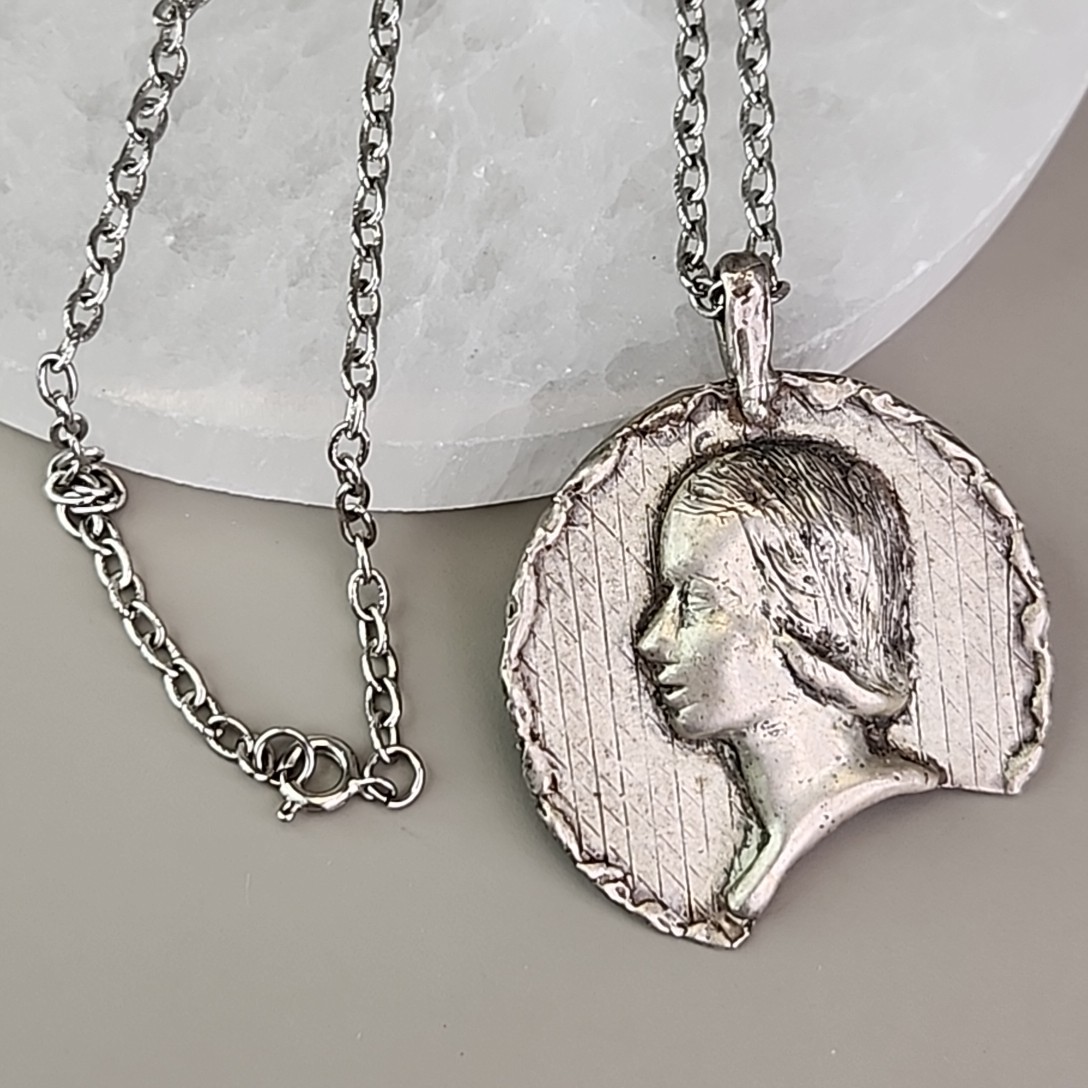 Vintage Lady Profile Necklace Repousse Silver Tone 23.5″