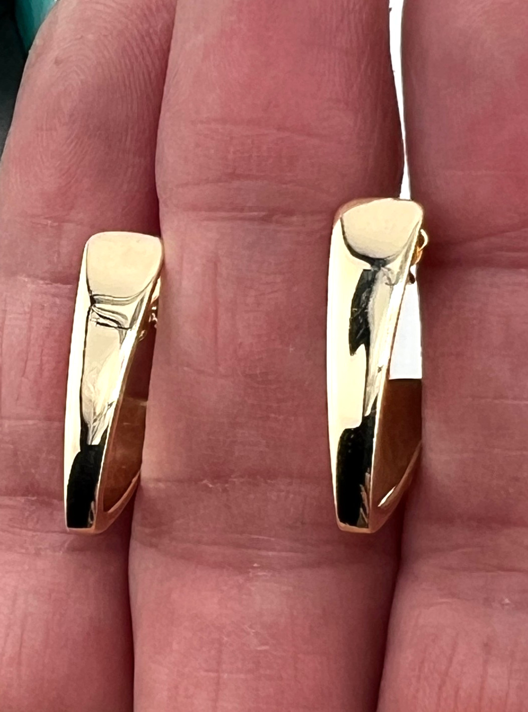 James Avery 14K gold earrings modernist V shaped hoops with posts