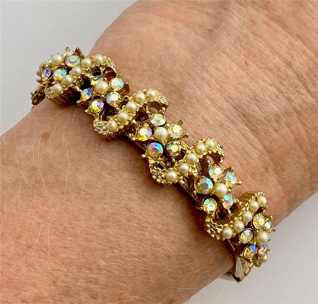 1950’s AB Rhinestones & Faux Pearls Gold T. Hinged Bangle Bracelet – Sz. medium