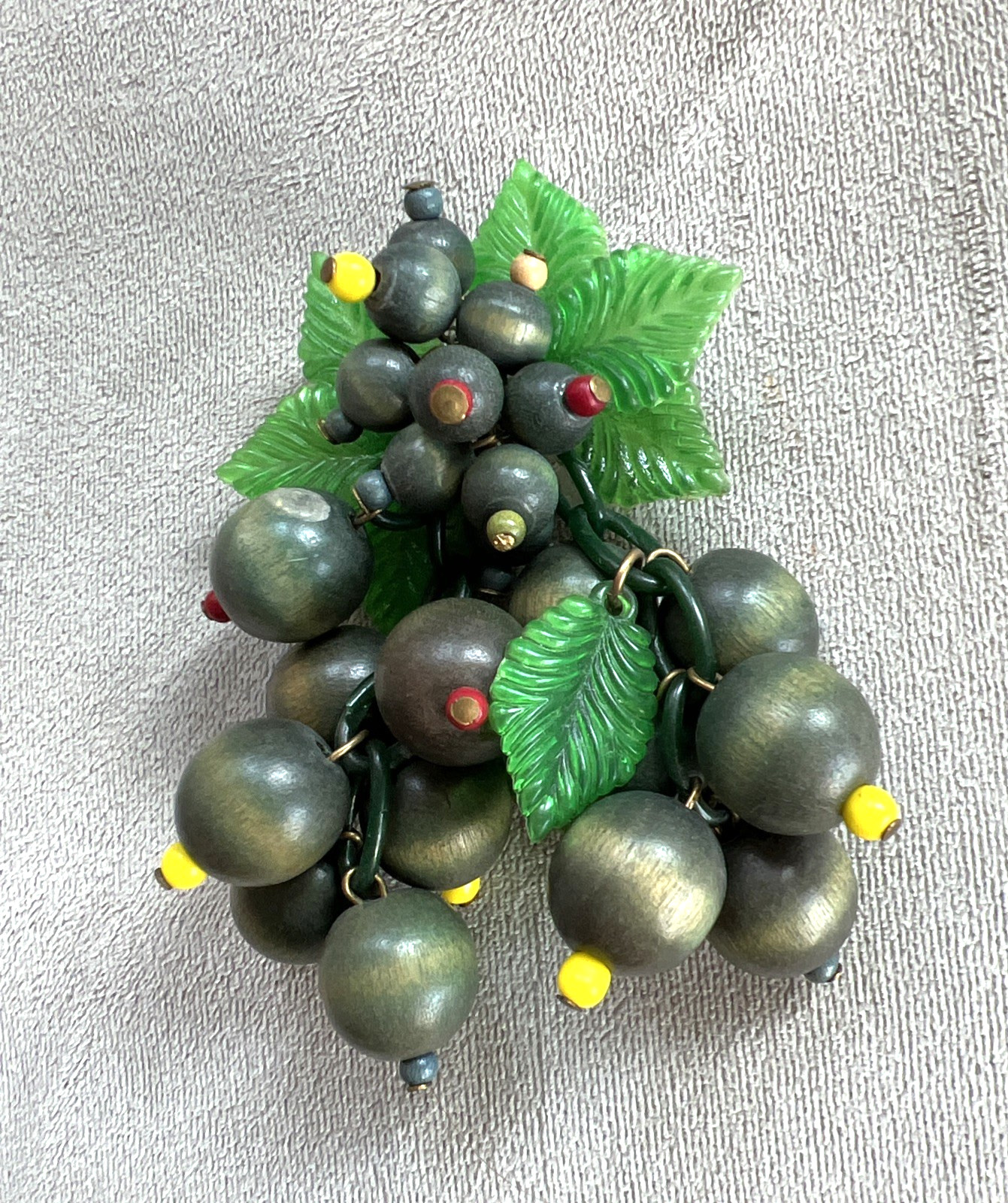 VINTAGE 1940’s MIRIAM HASKELL WOOD BLUEBERRY BROOCH / GREEN CELLULOID LEAVES
