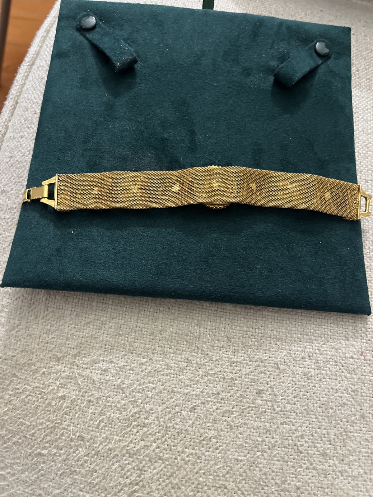Rare Vintage Gold-Wash Mesh Floral Bracelet w/Cameo & Pearl Detailed Excellent