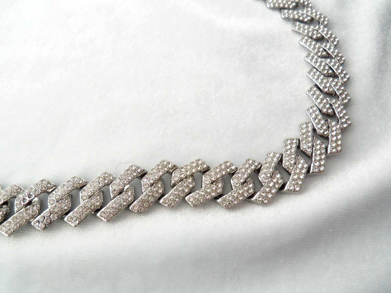 Pave Crystal Rhinestone wide Link Chain Collar Silvertone Necklace