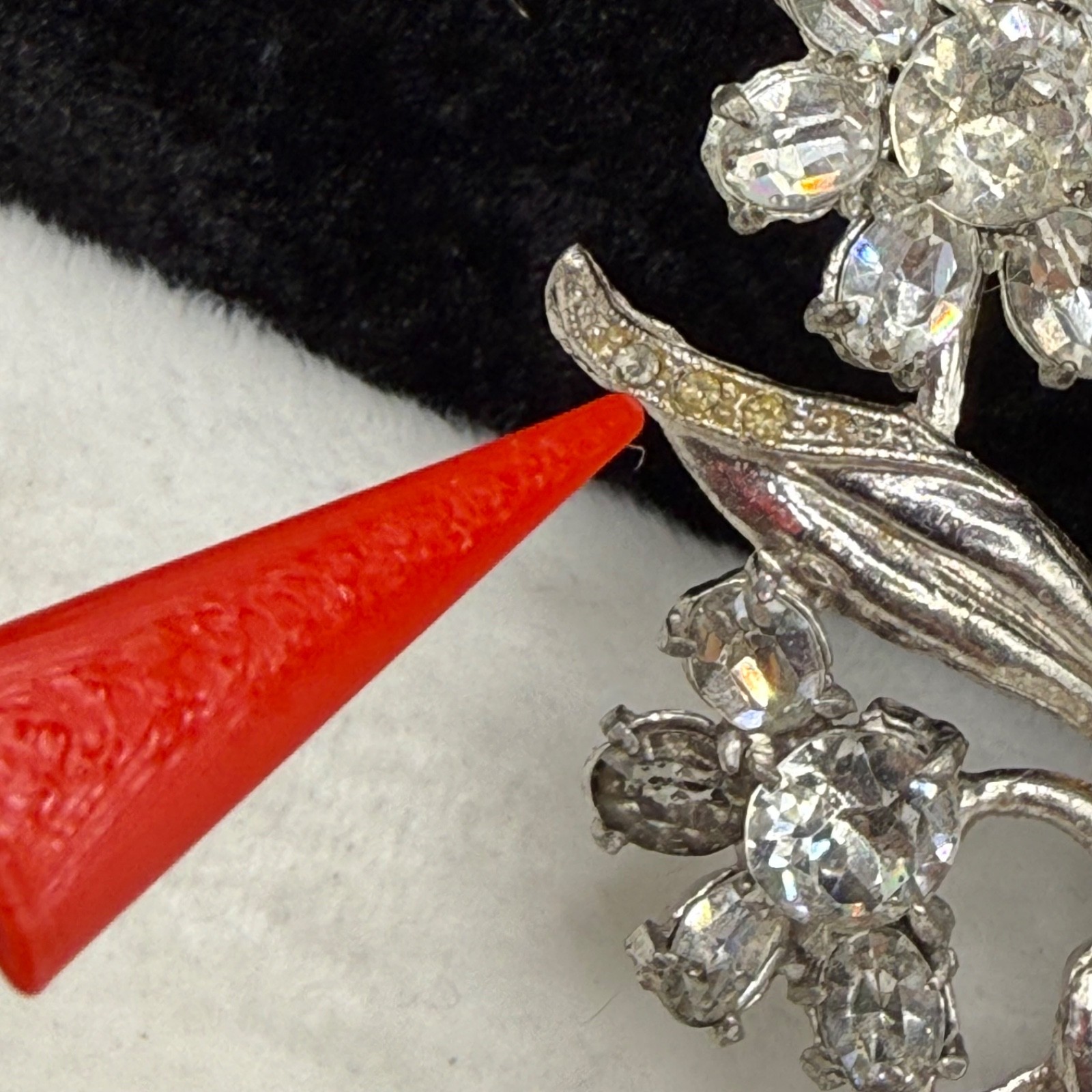 Vintage Rhinestone Flower Brooch Pot Metal Silver Tone READ