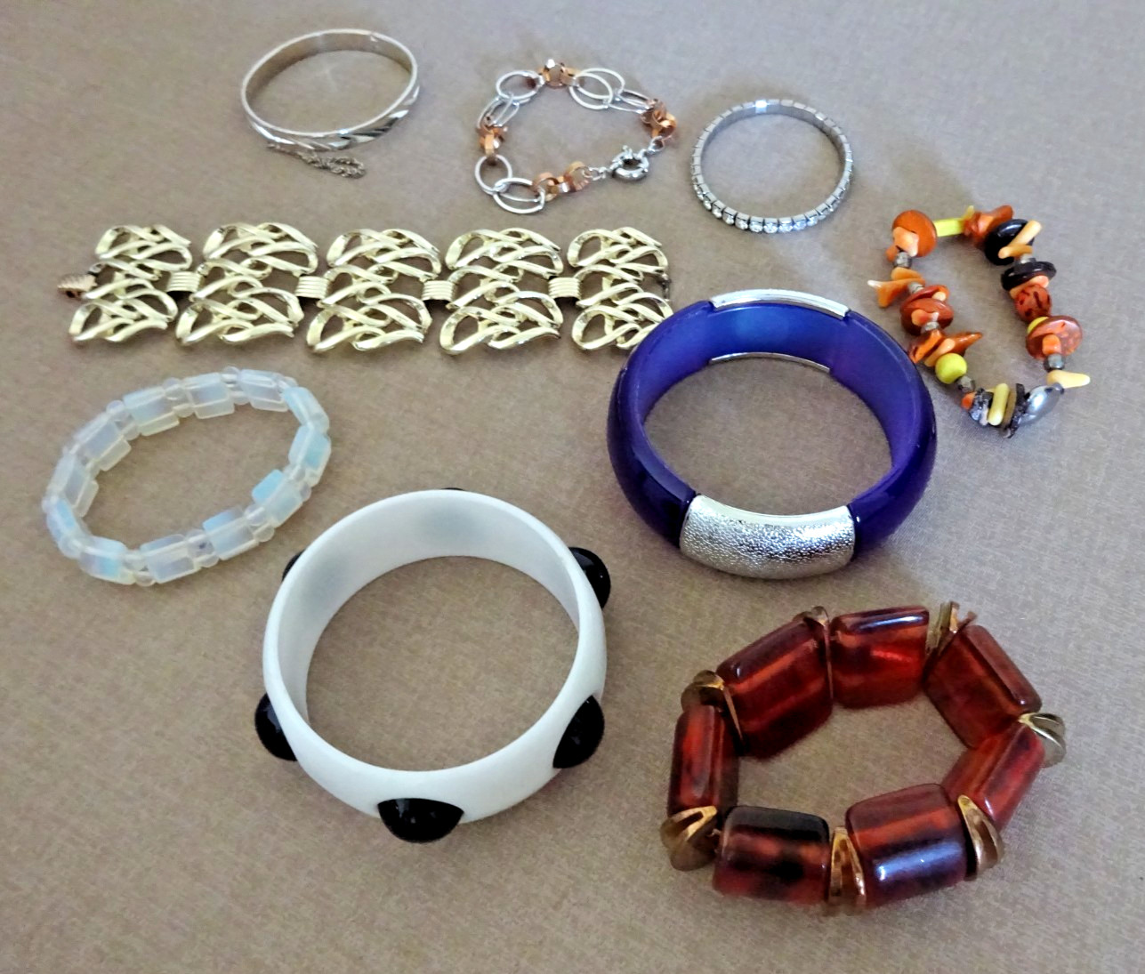 VINTAGE LOT (9) BRACELETS, CHUNKY BANGLE, CUFF, BEAD, RHINESTONE, ETC.