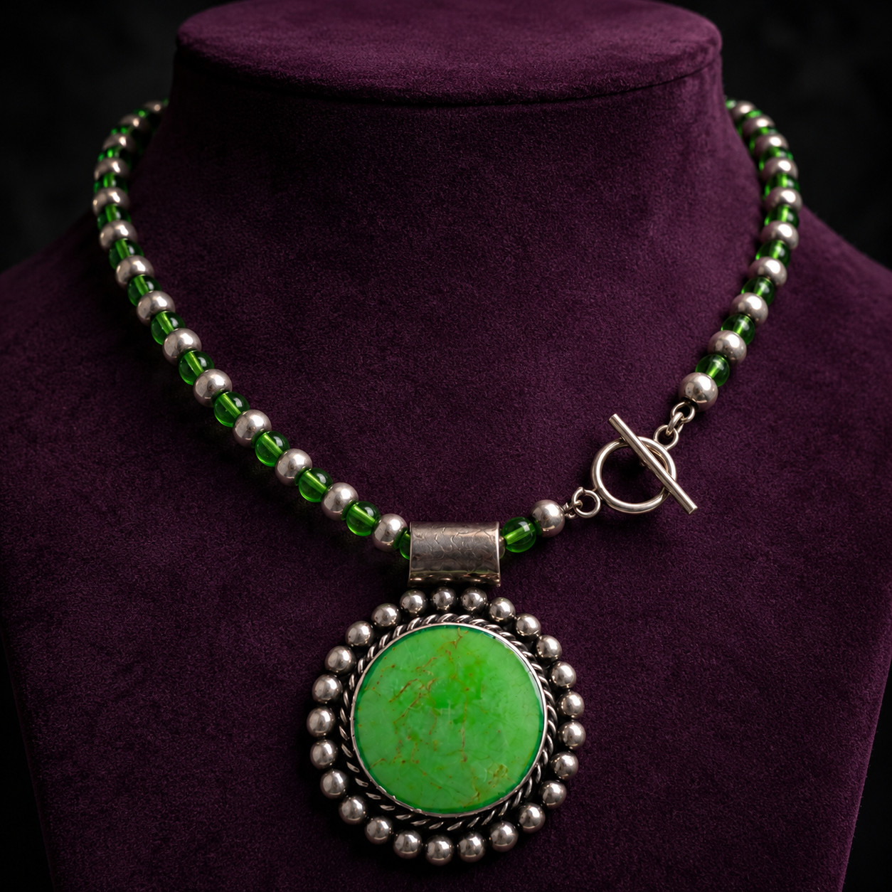 Vintage Mexico 925 Sterling Necklace Green Stone Pendant Glass Beads 16″ Toggle