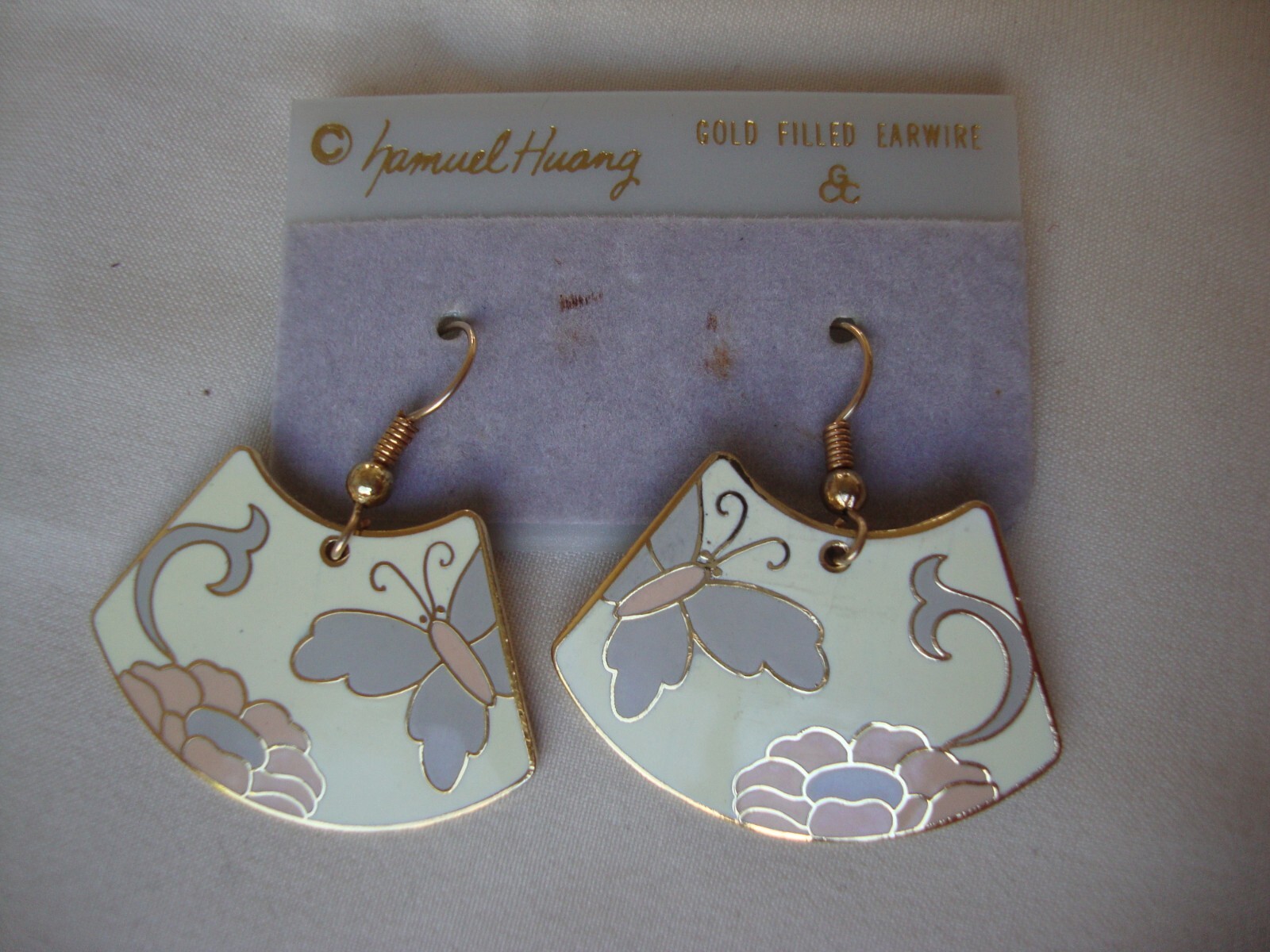 VINTAGE SAMUEL HUANG CLOISONNE BUTTERFLY FLOWER FAN PINK GRAY & CREAM EARRINGS