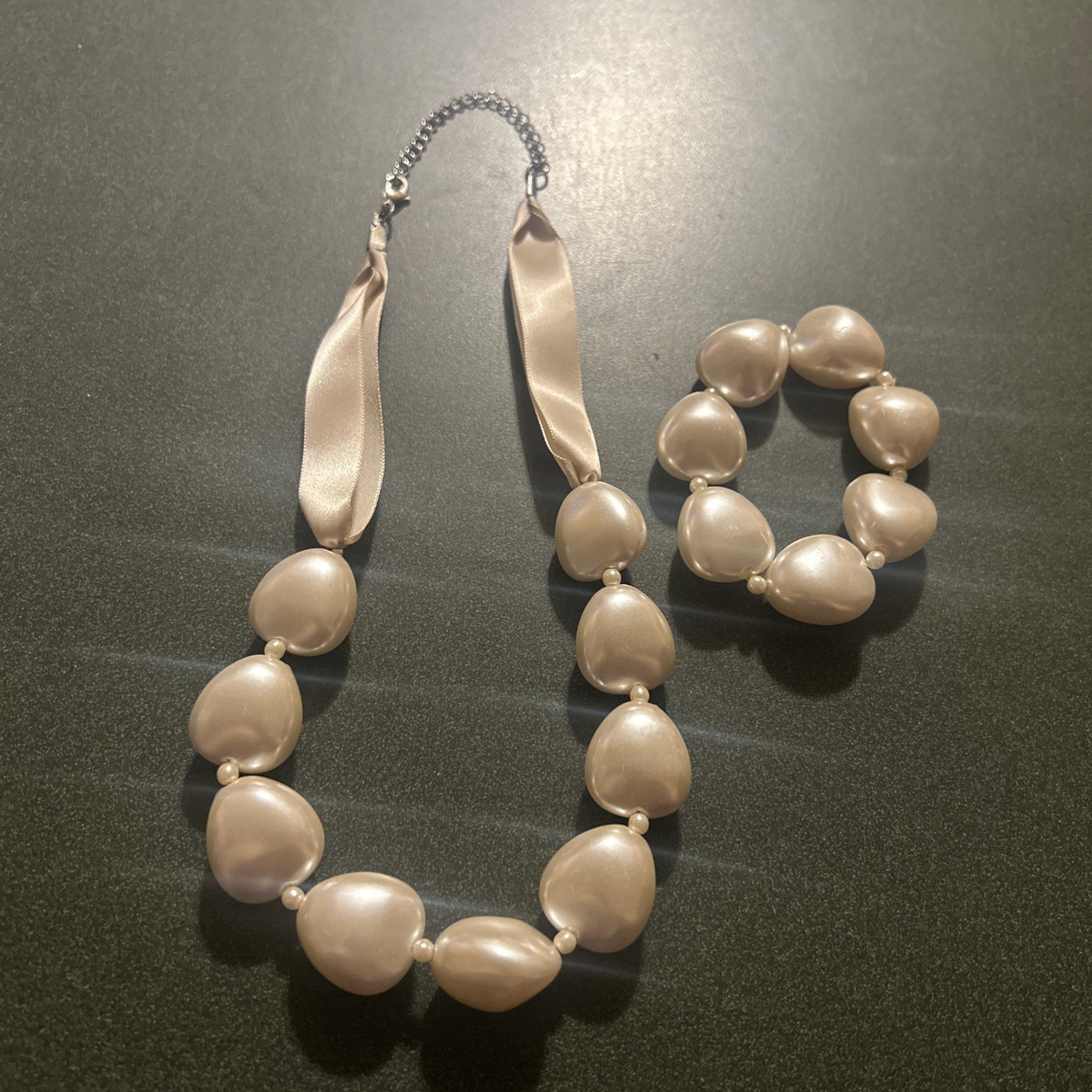 Stunning vintage 20in chunky Faux Pearl Bead necklace w/ chunky pearl bracelet