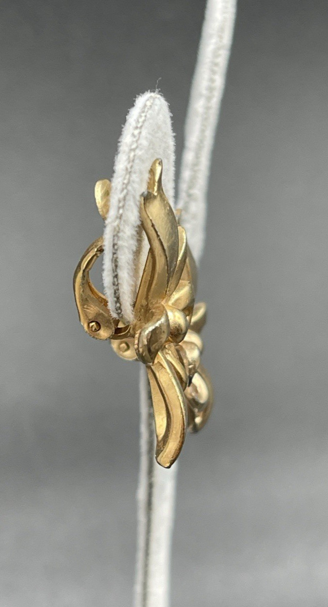 Vintage Gold Plated Ribbon Clip On Earrings Signed Maker’s Mark Is Unreadable