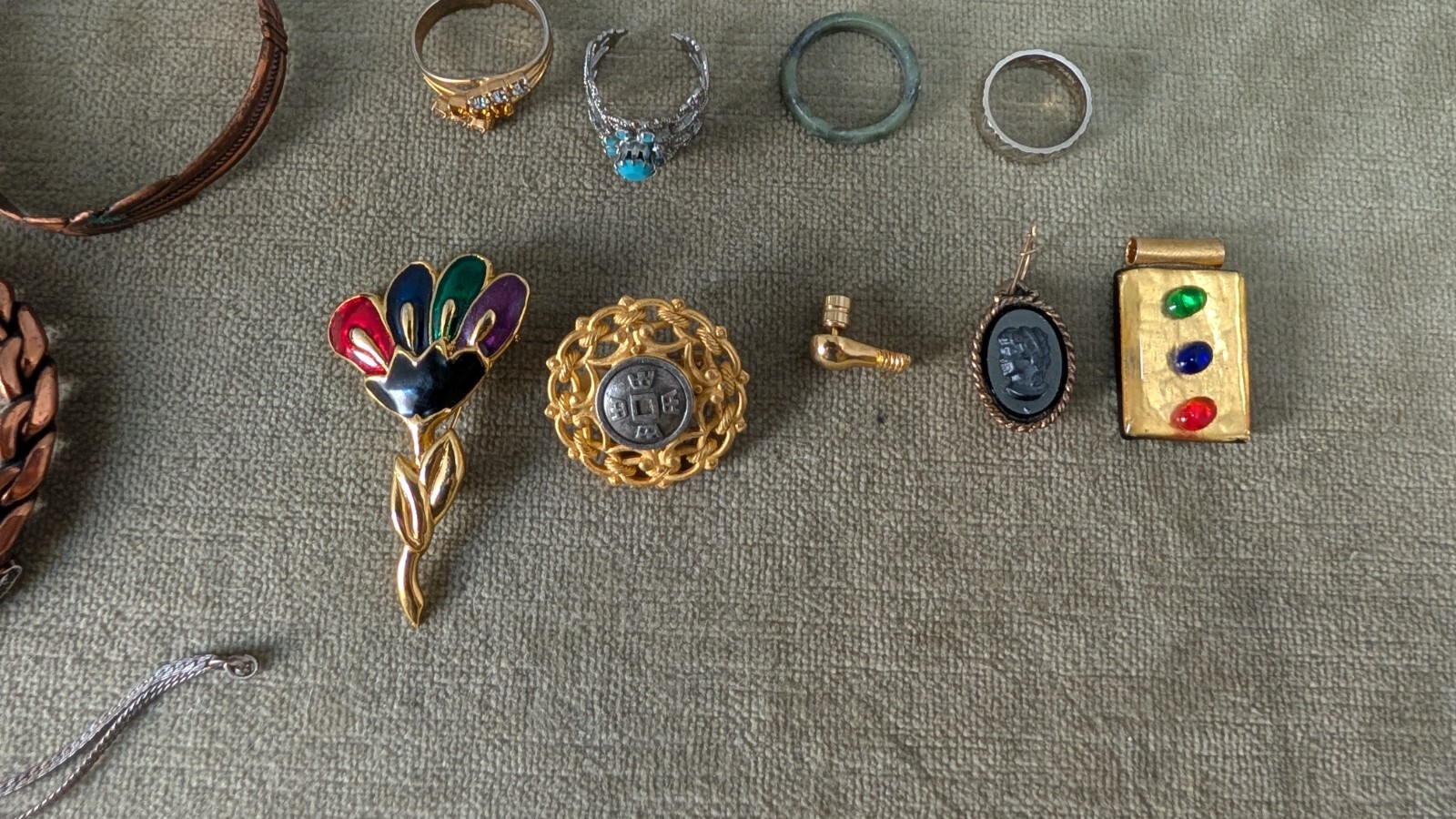 Lot of 55+ Vintage MCM Fashion Jewelery USA Italy and Unknow