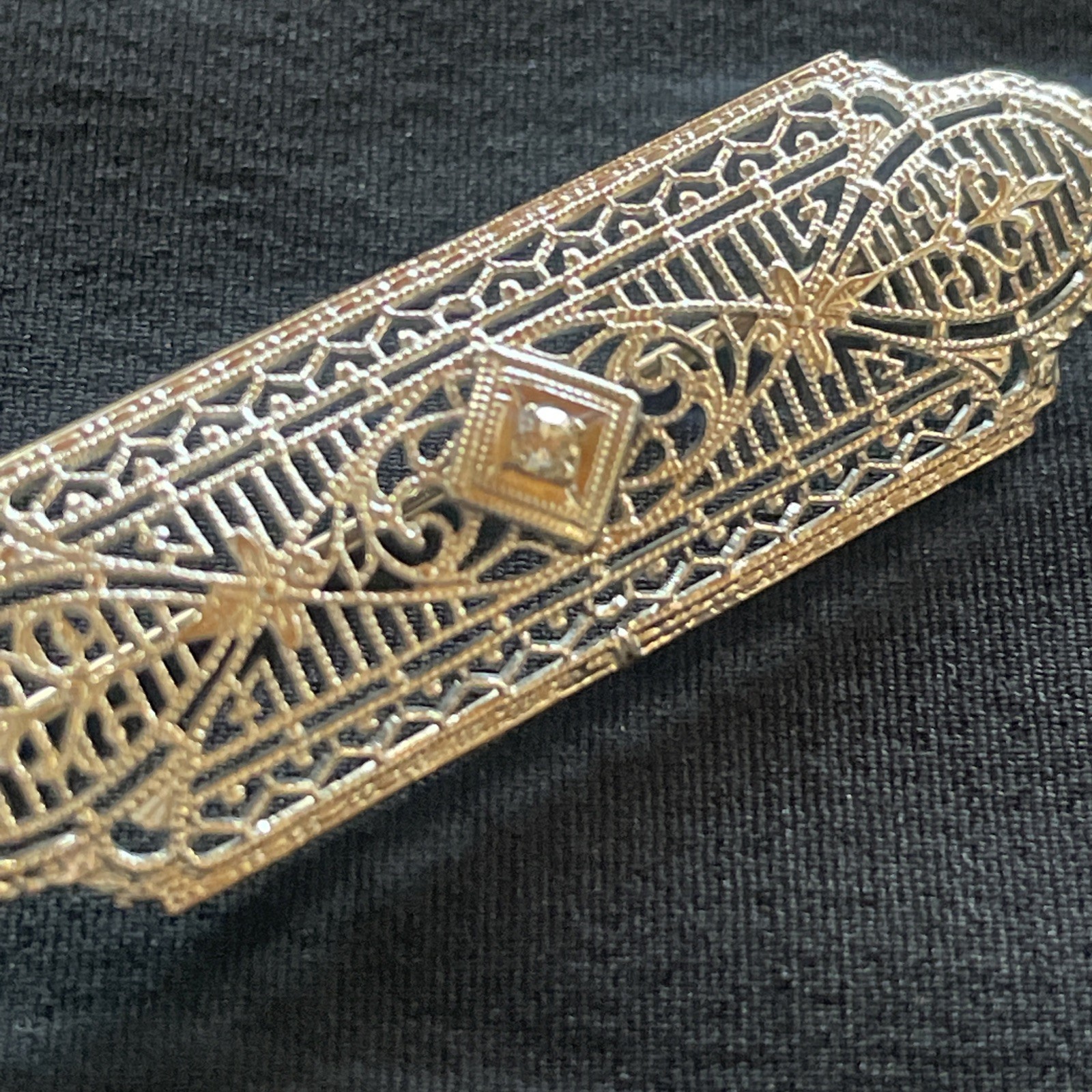 Antique Edwardian Art Deco 10k White Gold Filigree Mine Diamond Bar Brooch Pin