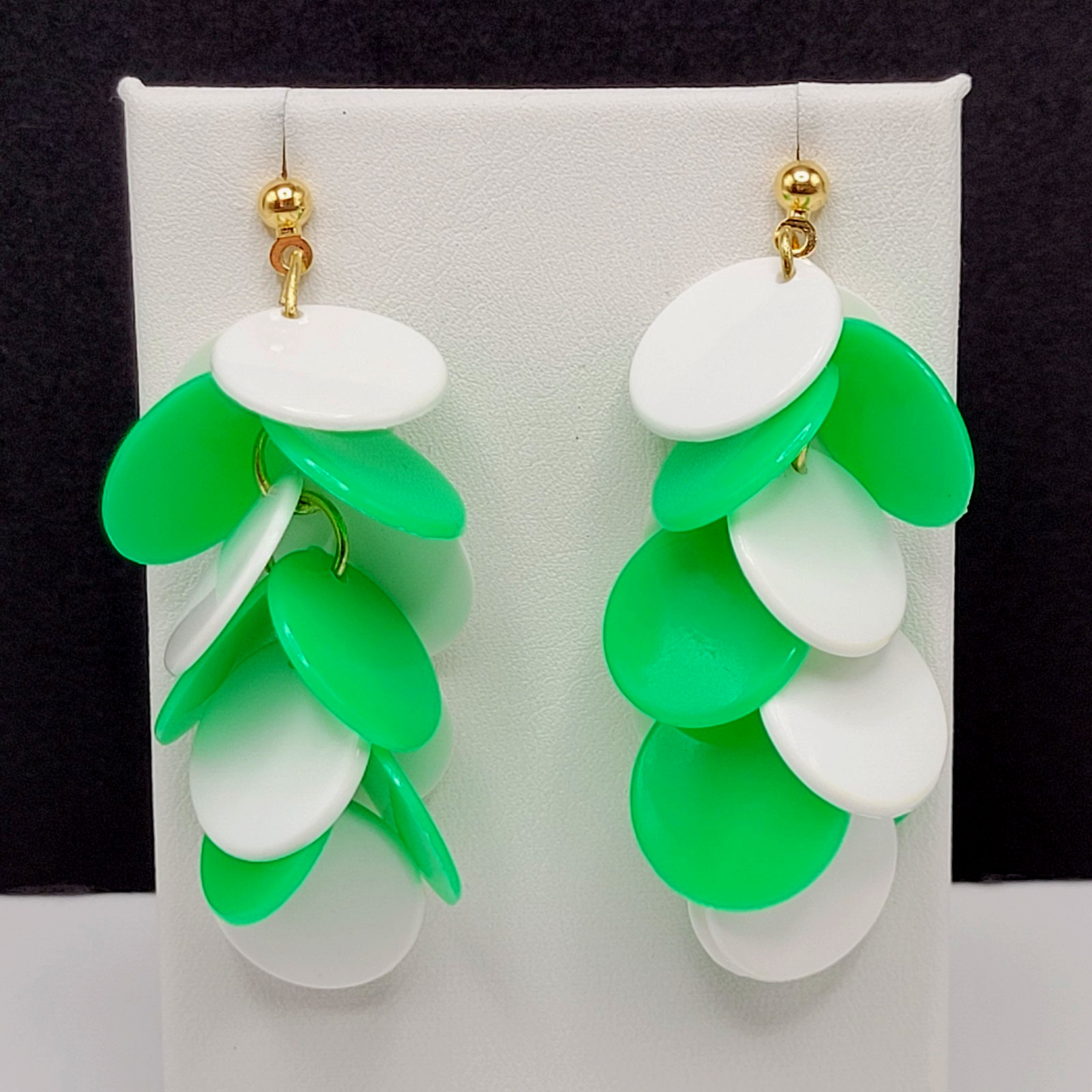 Green and White Multiple Plastic Disc Wiggly Dangle Vintage 80s Pierced Earrings