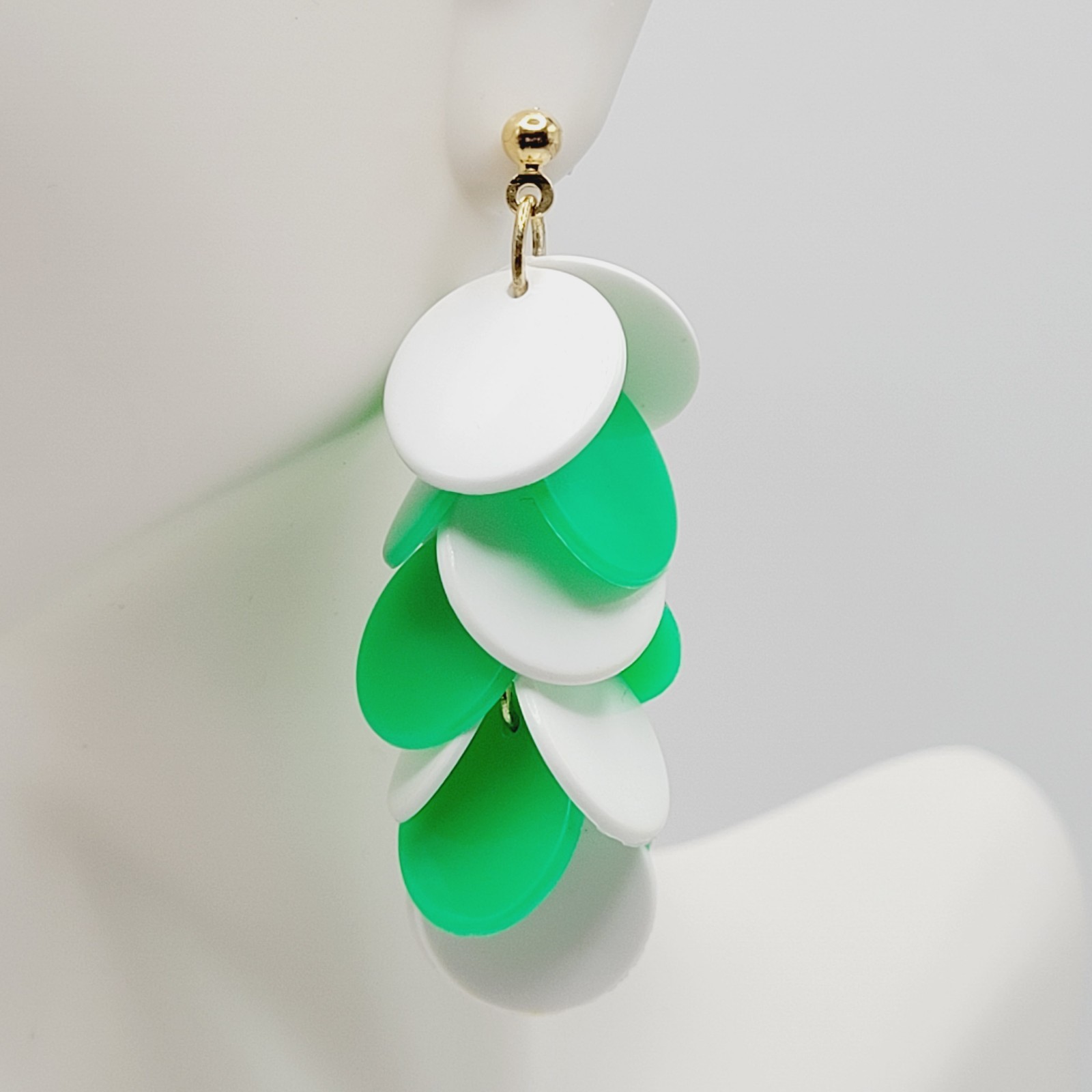 Green and White Multiple Plastic Disc Wiggly Dangle Vintage 80s Pierced Earrings