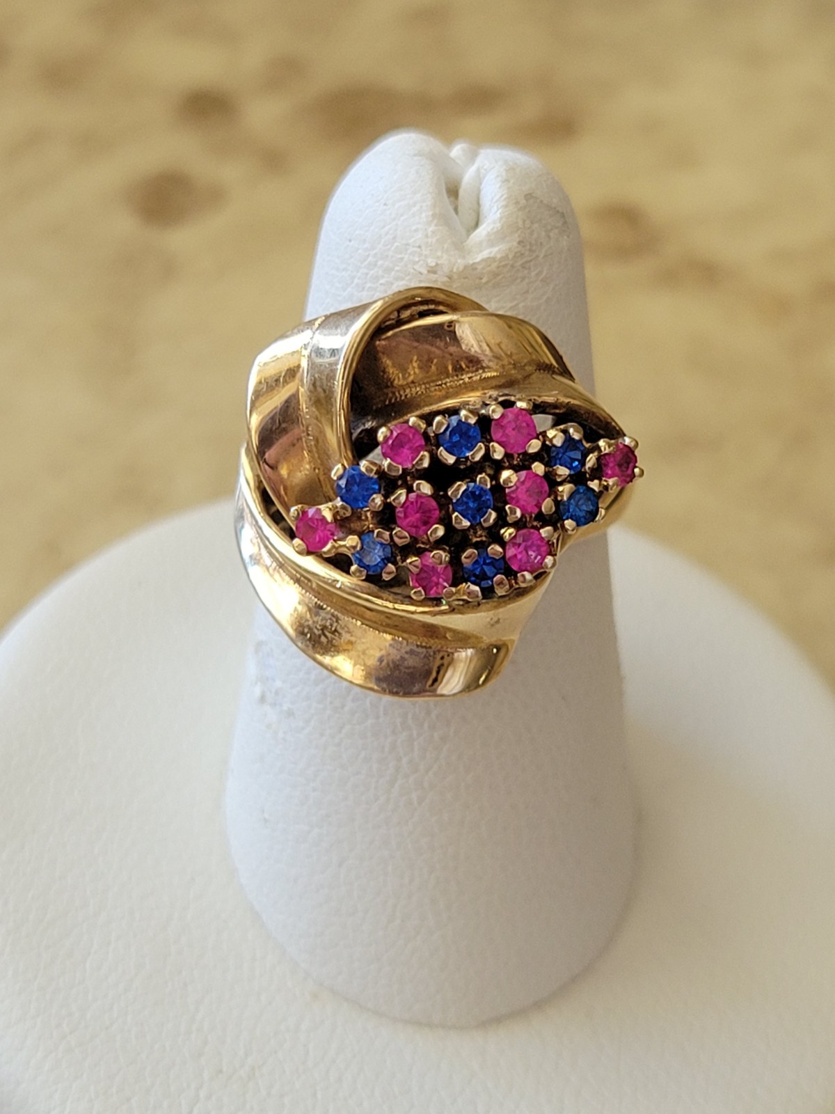 Vintage 1970s 14kt Gold Swirl Ribbon Ring W/ Ceylon Pink &Blue Sapphires Size 6