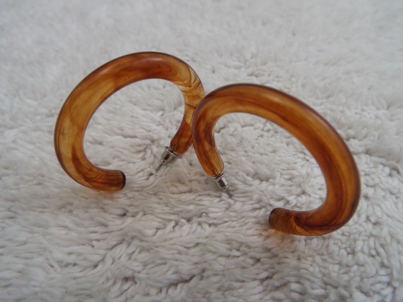 Amber Acrylic Hoop Pierced Earrings (D21)
