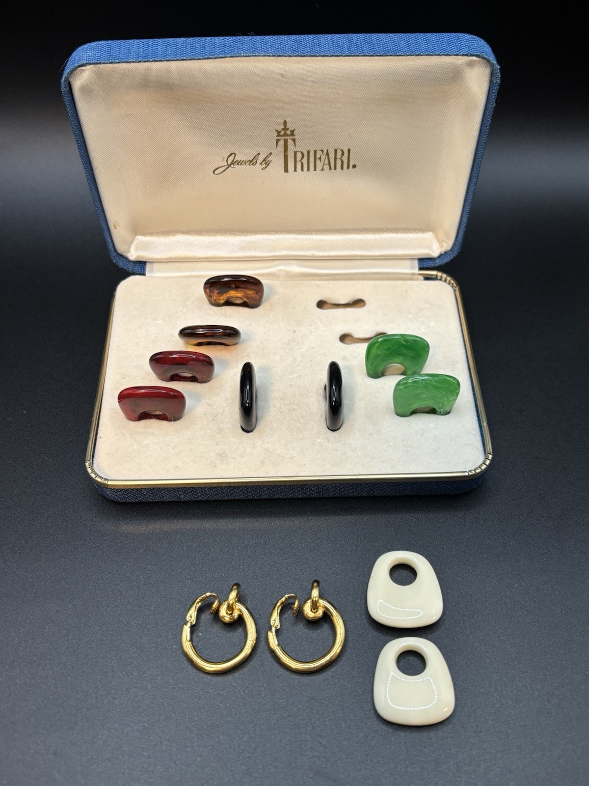 Vintage Jewels By Crown Trifari Interchangeable Hoop Clip On Earring Set in Box
